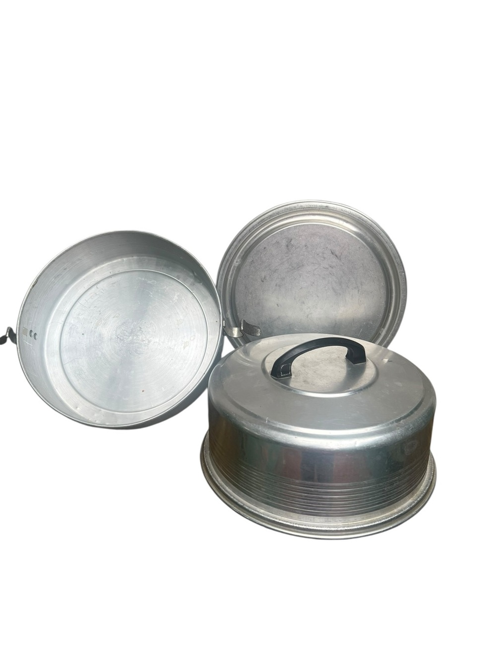 Vtg. Regal aluminum cake and pie Metal Food Carrier.